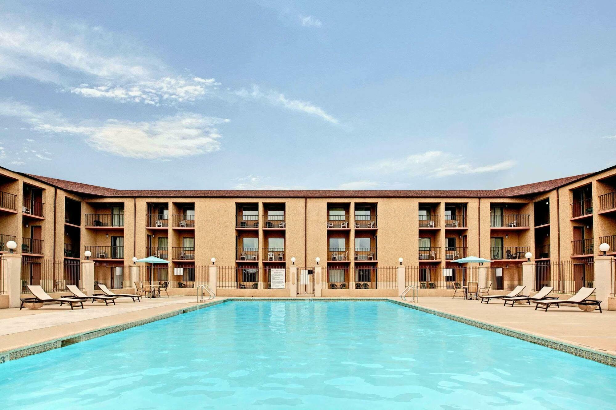 Howard Johnson By Wyndham Blackwood Near Philadelphia Exterior photo